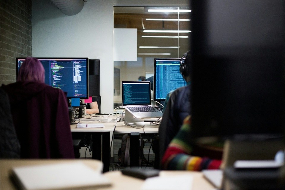 Polskie software house’y niewidoczne dla AI. 81% firm nie ma encji w Wikidanych