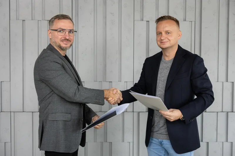 Od lewej: Andrzej Rzepecki, prezes zarządu VISIONCUBE i Michał Cich, wiceprezes zarządu SUNTAR