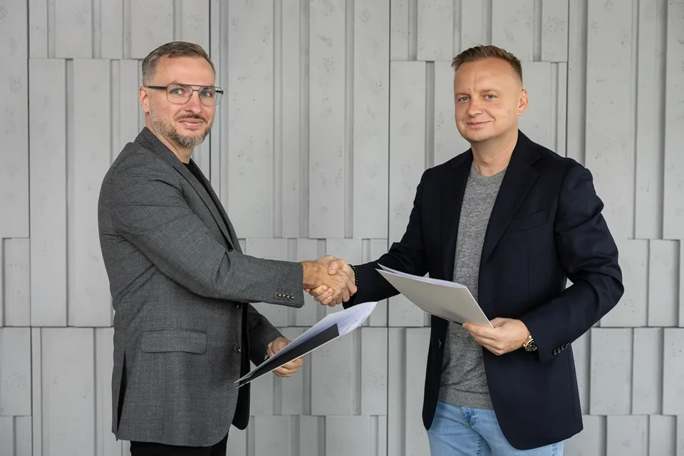 Od lewej: Andrzej Rzepecki, prezes zarządu VISIONCUBE i Michał Cich, wiceprezes zarządu SUNTAR