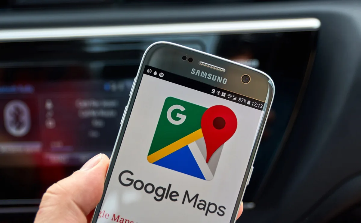 Dlaczego Google celowo wysyła kierowców dłuższą drogą?