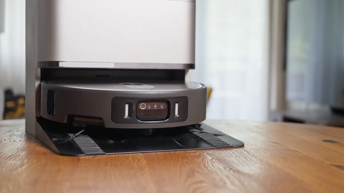 Ten robot ma bioniczne nóżki i mokry wałek. Xiaomi Robot Vacuum 6 Max - test
