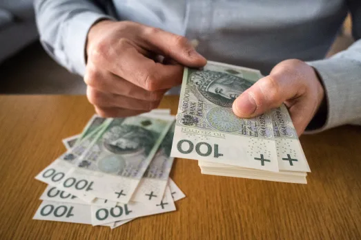 Zarobki IT: 17,5 tys. zł dla absolwenta informatyki