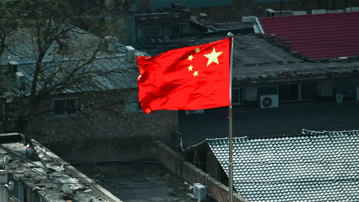 Chiny ostrzegają przed Claude Code. W tle rośnie napięcie wokół AI - Brandsit