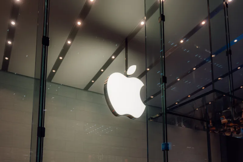 Pudła z zagadkową zawartością dotarły do Apple Store. Data na opakowaniu zdradza zawartość