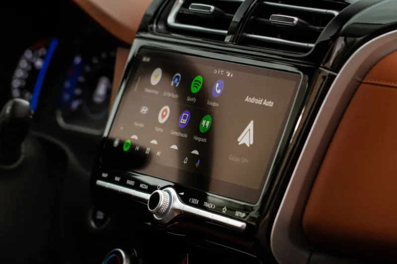 6 funkcji Android Auto, które warto włączyć przed podróżą